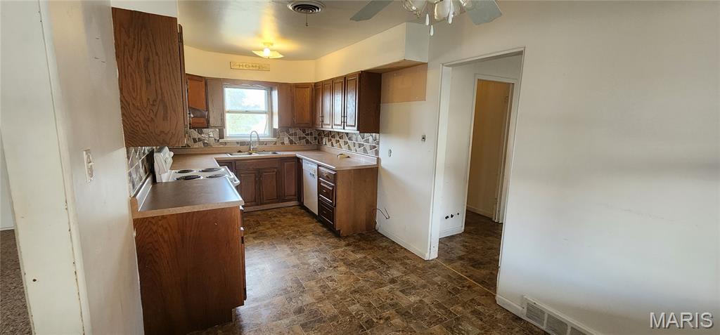 925 Swanwick Street Chester, IL 62233 - Photo 7 of 26