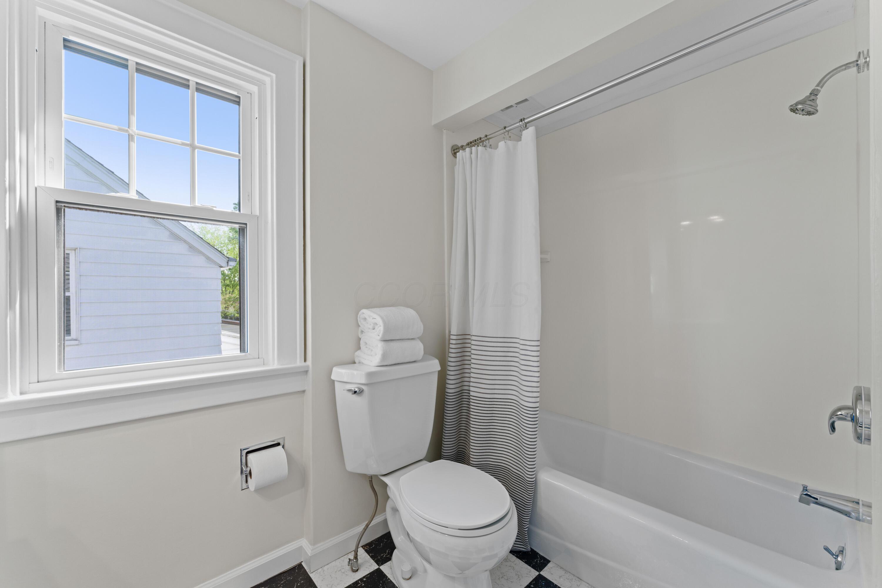 949 South Cassingham Road Columbus, OH 43209 - Photo 33 of 52 Full bath/ 2nd floor