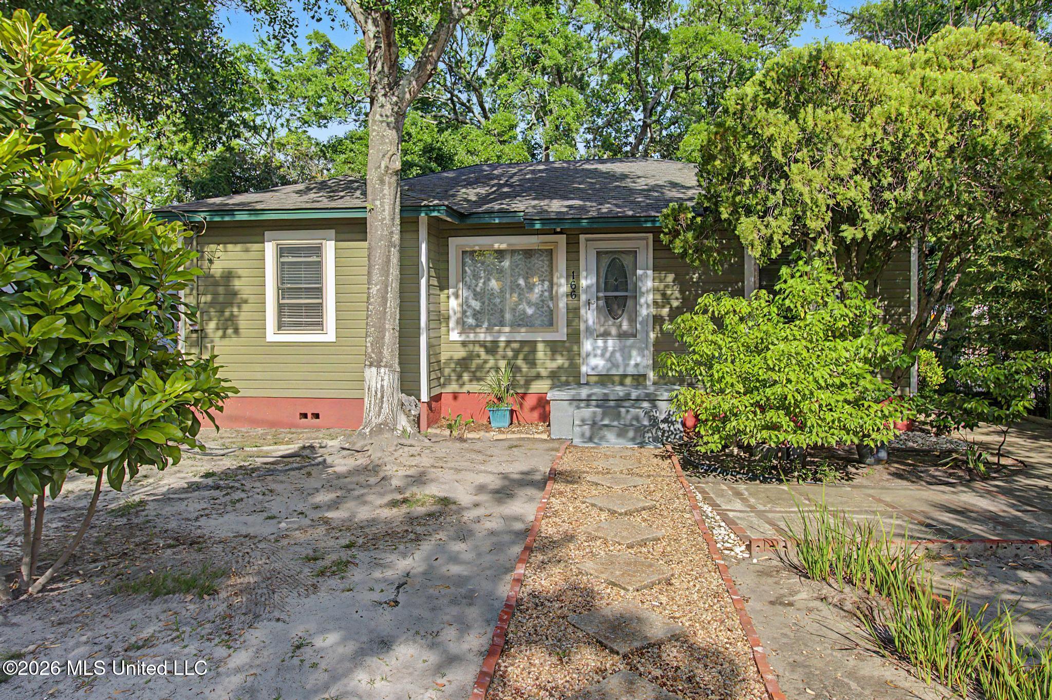 166 Violet Street Biloxi, MS 39531 - Photo 2 of 27 IMG_7808