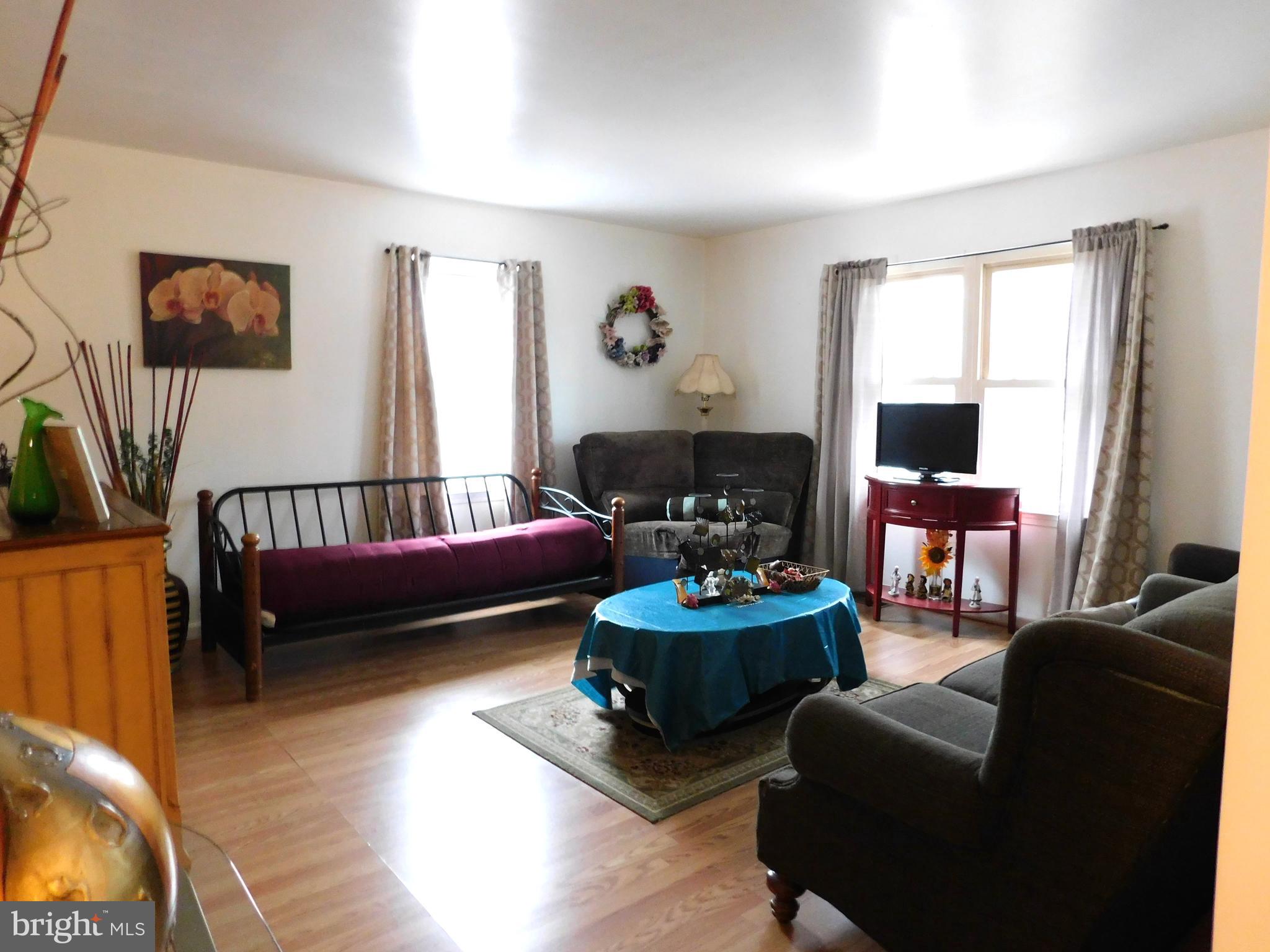 8012 Bradshaw Road Kingsville, MD 21087 - Photo 6 of 20 Living Room Area