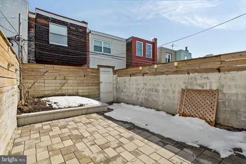 a bathroom with a toilet