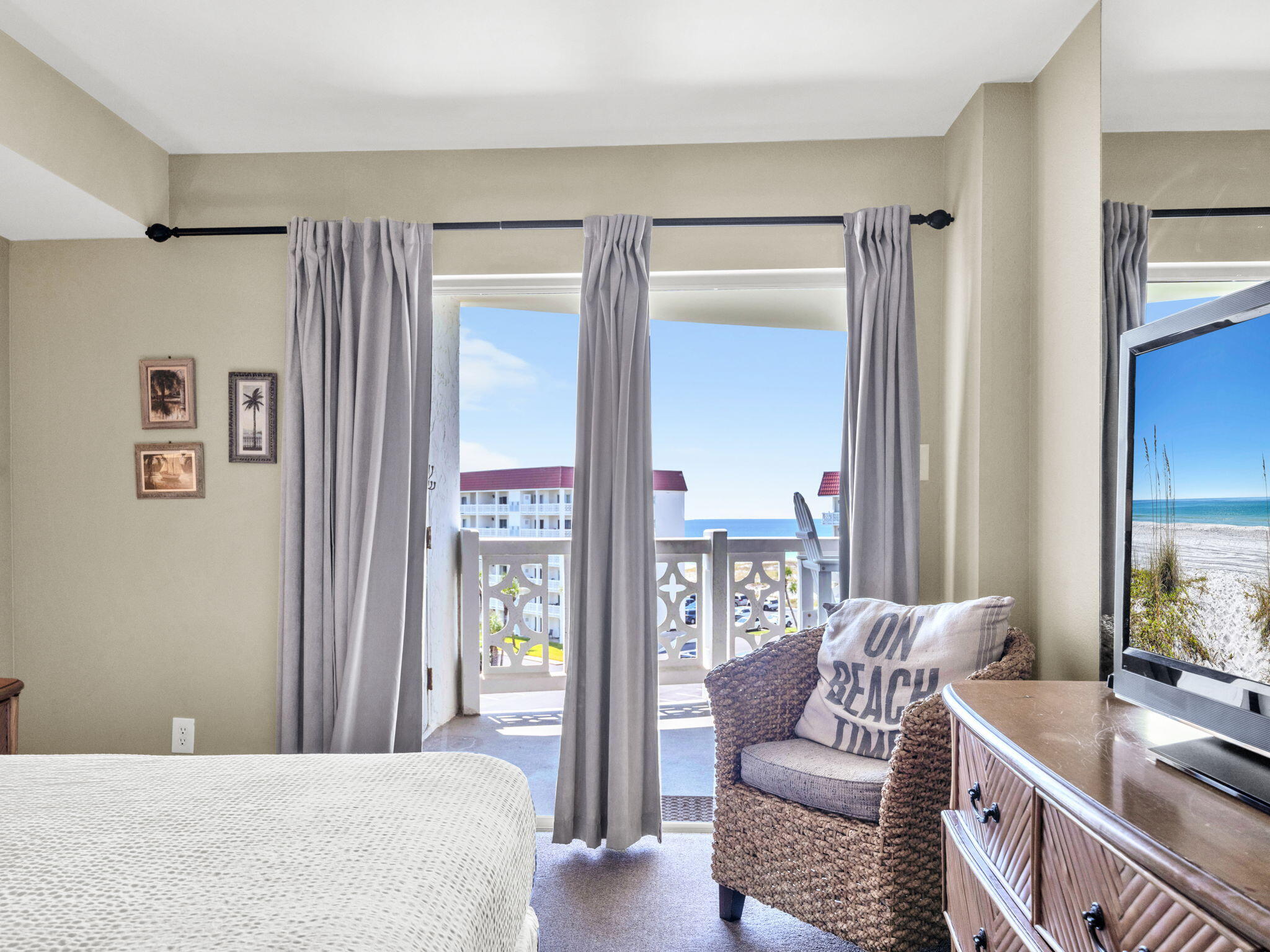 909 Santa Rosa Boulevard, Unit 165 Fort Walton Beach, FL 32548 - Photo 16 of 25 a living room with furniture and a large window
