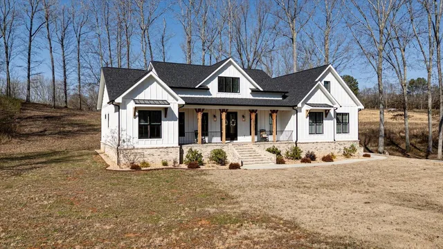 $1,099,000 | 835 Edgewater Way, Jasper, TN 37347