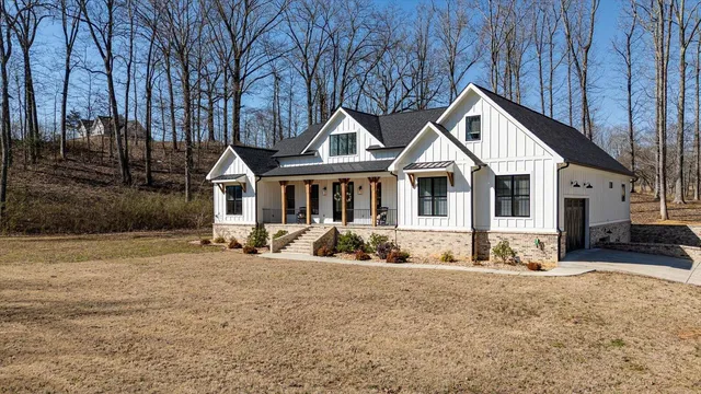$1,099,000 | 835 Edgewater Way, Jasper, TN 37347