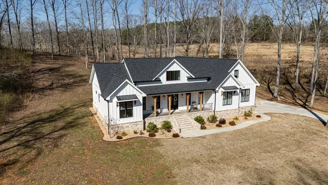$1,099,000 | 835 Edgewater Way, Jasper, TN 37347