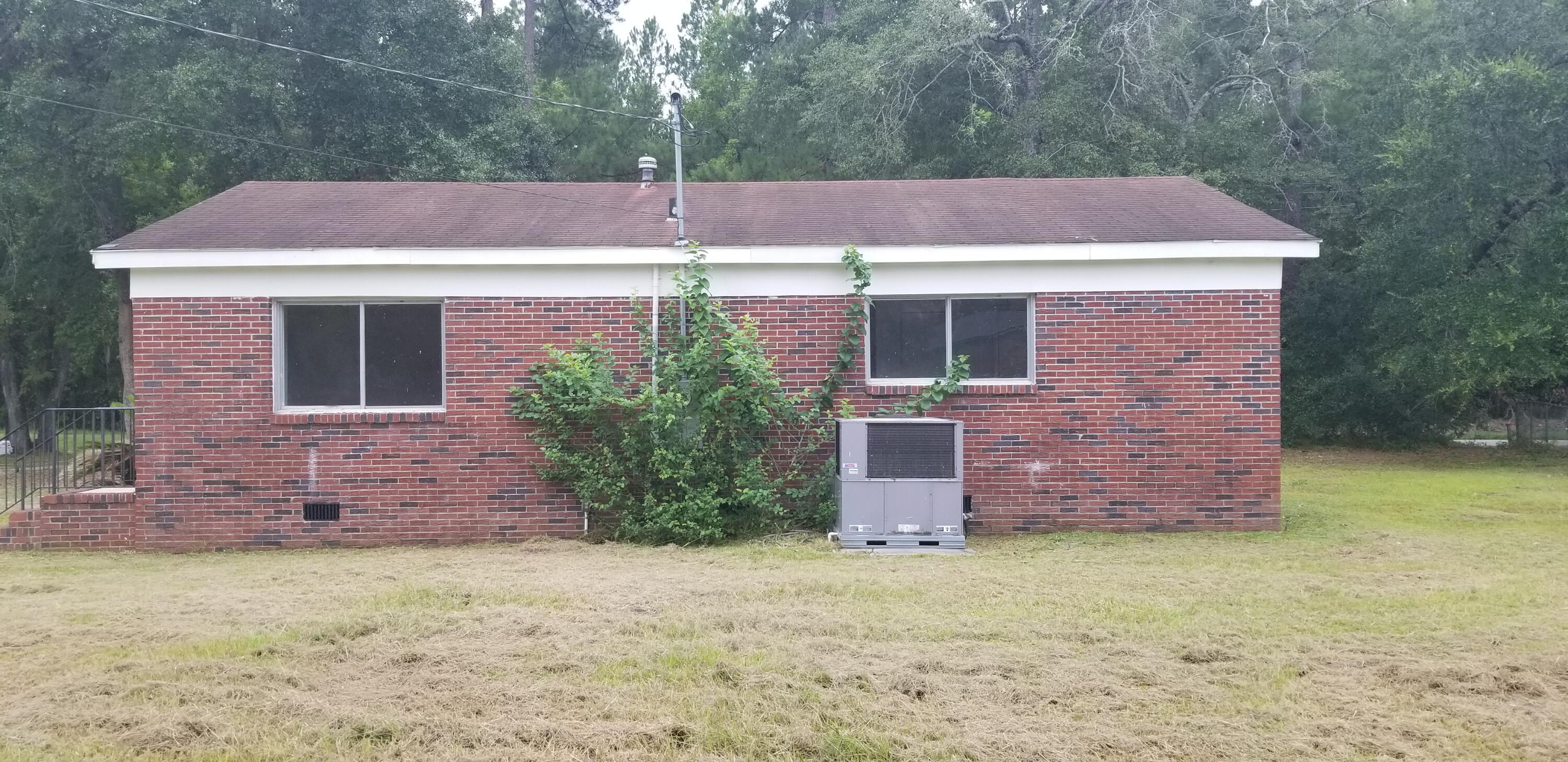 1375 Peurifoy Road Walterboro, SC 29488 - Photo 2 of 27 20250804_100645