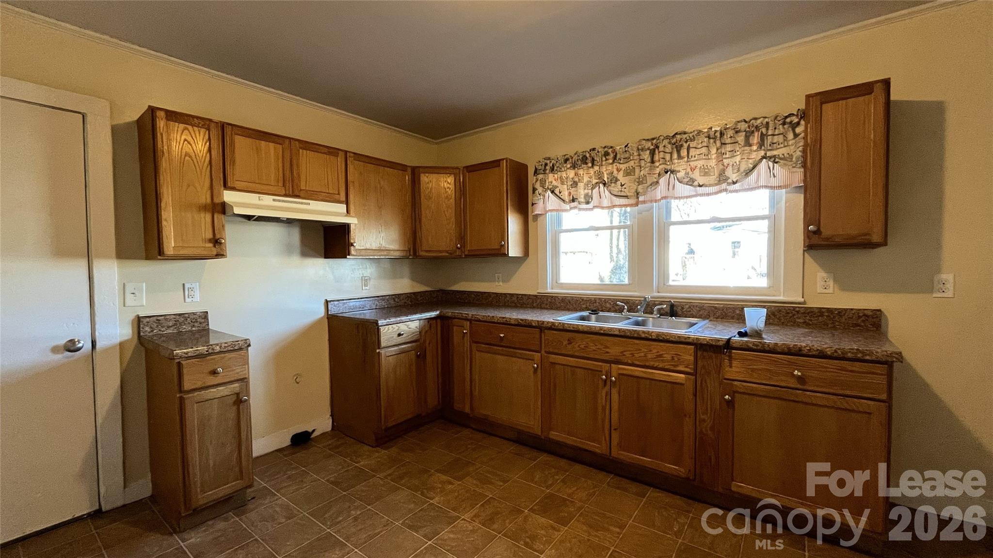 2621 Dr Carver Road Charlotte, NC 28208 - Photo 3 of 9