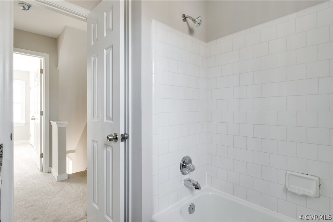 1018 Ashbrook Landing Road Midlothian, VA 23114 - Photo 15 of 46 a bathroom with a bathtub