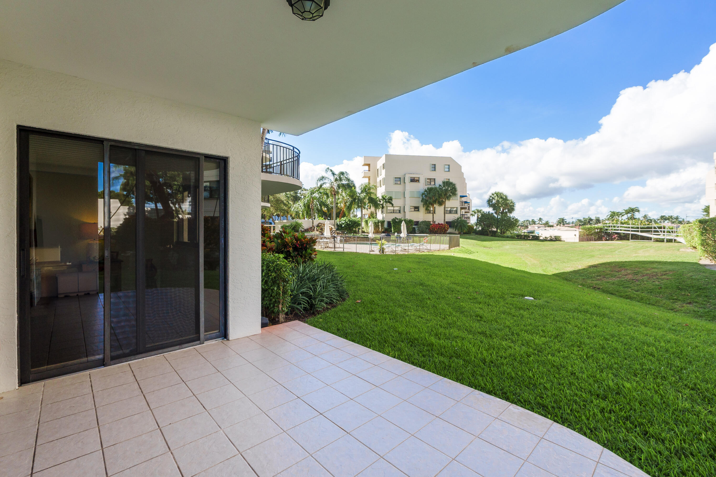 370 Golfview Road, Unit 104 North Palm Beach, FL 33408 - Photo 23 of 28 Patio