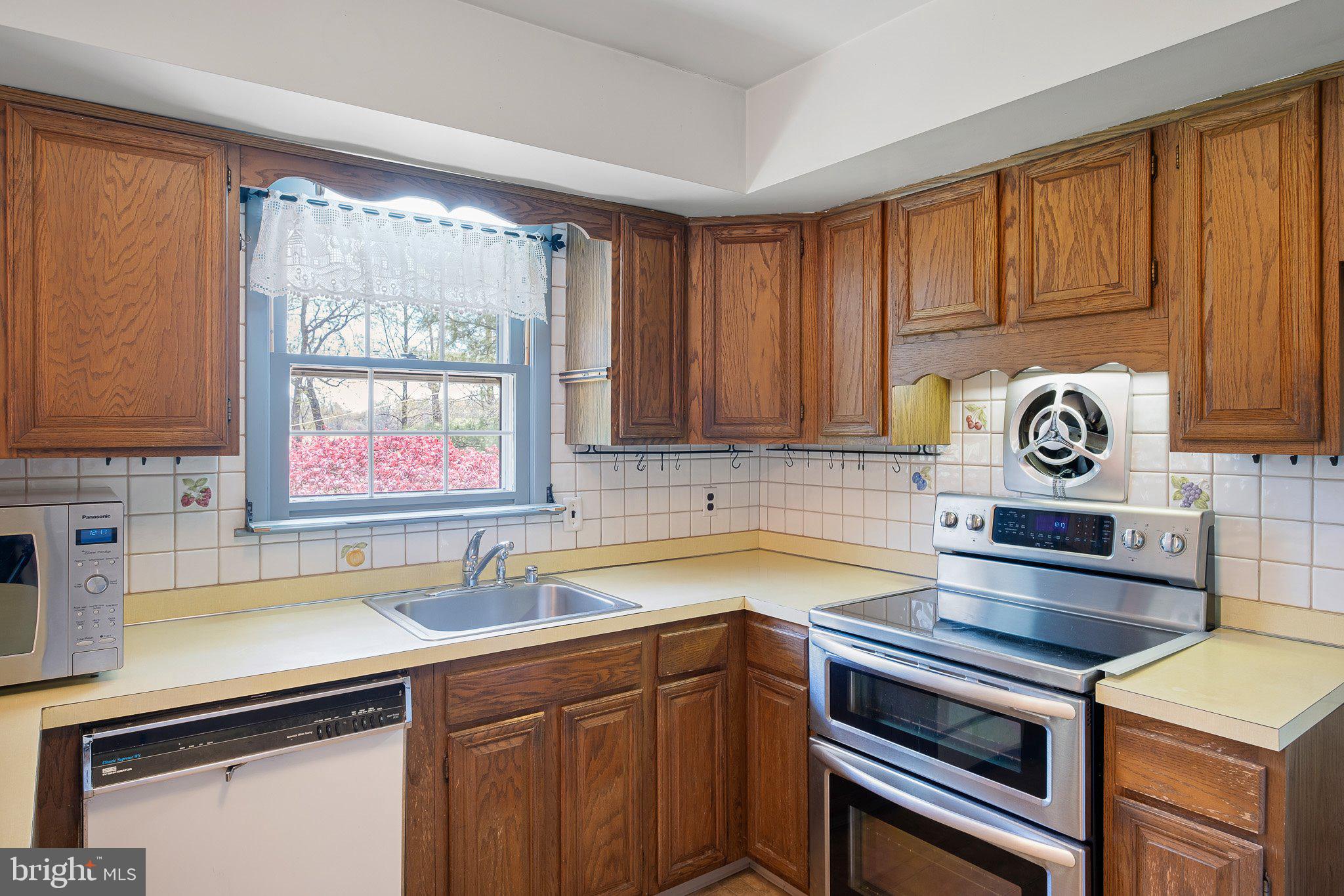 903 Clydesdale Drive Bear, DE 19701 - Photo 4 of 20 a kitchen with stainless steel appliances a sink stove and cabinets