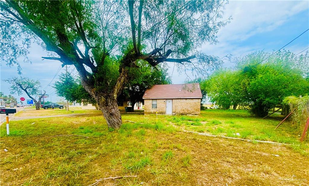 513 South Mile Road Mission, TX 78572 - Photo 3 of 4 a house with a garden
