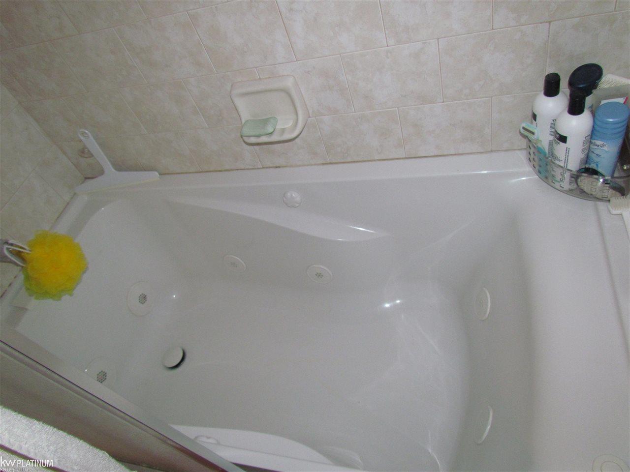 47405 Juniper Road Macomb, MI 48044 - Photo 14 of 21 31321010-13.JPG