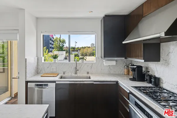 $8,450 | 720 Huntley Drive, Unit 202, West Hollywood, CA 90069