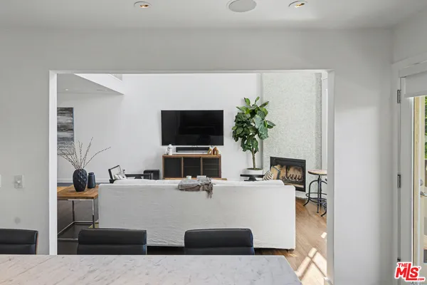 $8,450 | 720 Huntley Drive, Unit 202, West Hollywood, CA 90069