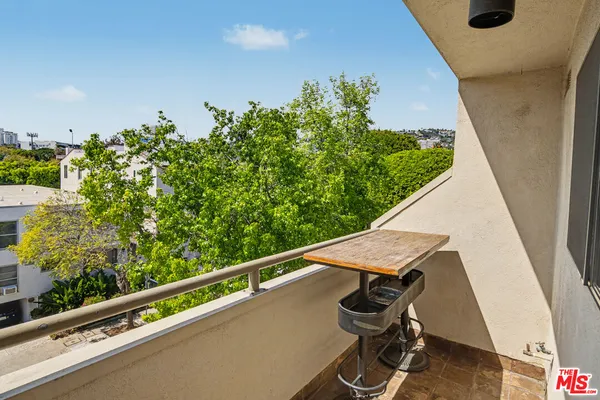 $8,450 | 720 Huntley Drive, Unit 202, West Hollywood, CA 90069