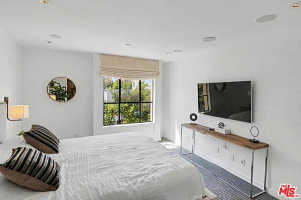 $8,450 | 720 Huntley Drive, Unit 202, West Hollywood, CA 90069