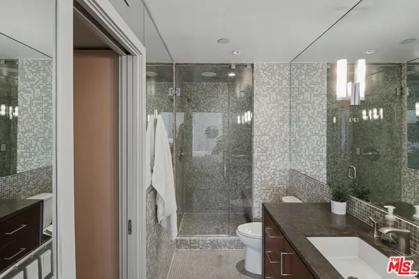 $8,450 | 720 Huntley Drive, Unit 202, West Hollywood, CA 90069