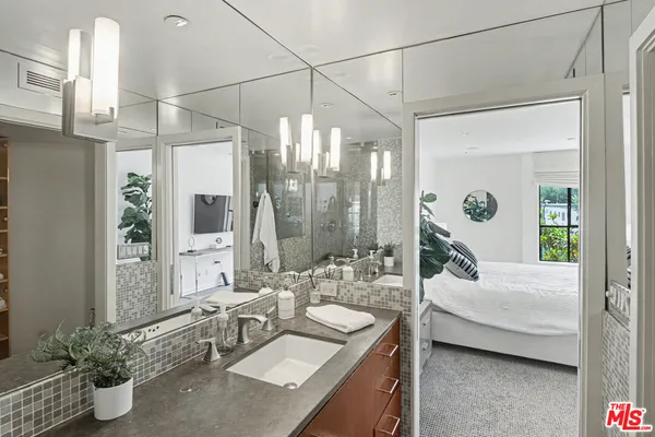 $8,450 | 720 Huntley Drive, Unit 202, West Hollywood, CA 90069