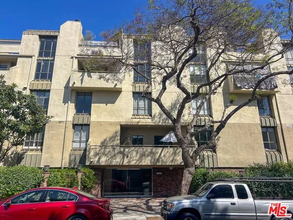 $8,450 | 720 Huntley Drive, Unit 202, West Hollywood, CA 90069