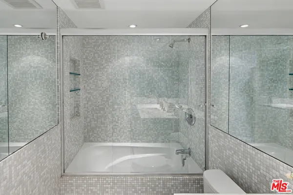 $8,450 | 720 Huntley Drive, Unit 202, West Hollywood, CA 90069