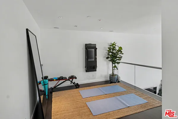 $8,450 | 720 Huntley Drive, Unit 202, West Hollywood, CA 90069