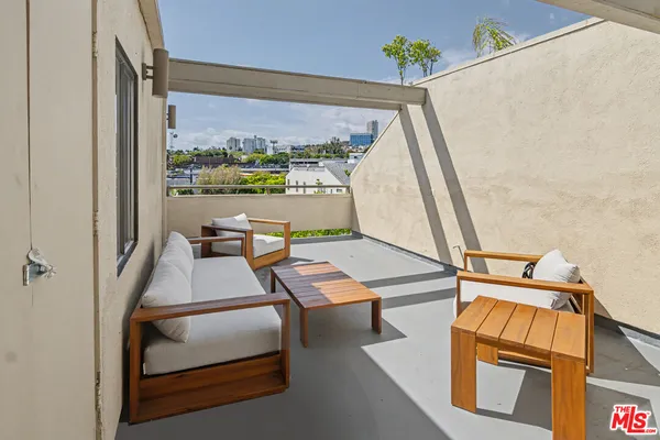 $8,450 | 720 Huntley Drive, Unit 202, West Hollywood, CA 90069