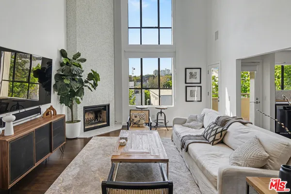 $8,450 | 720 Huntley Drive, Unit 202, West Hollywood, CA 90069