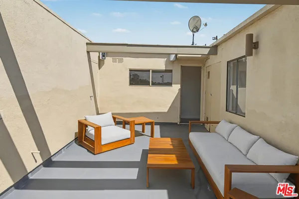 $8,450 | 720 Huntley Drive, Unit 202, West Hollywood, CA 90069