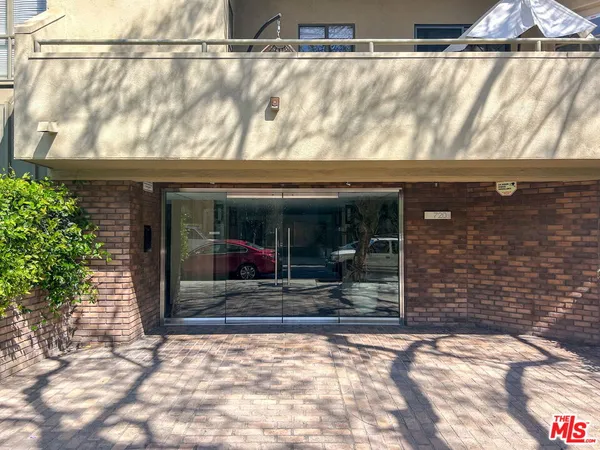 $8,450 | 720 Huntley Drive, Unit 202, West Hollywood, CA 90069