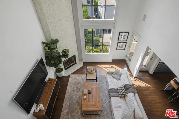 $8,450 | 720 Huntley Drive, Unit 202, West Hollywood, CA 90069