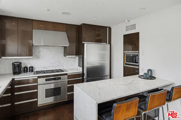 $8,450 | 720 Huntley Drive, Unit 202, West Hollywood, CA 90069