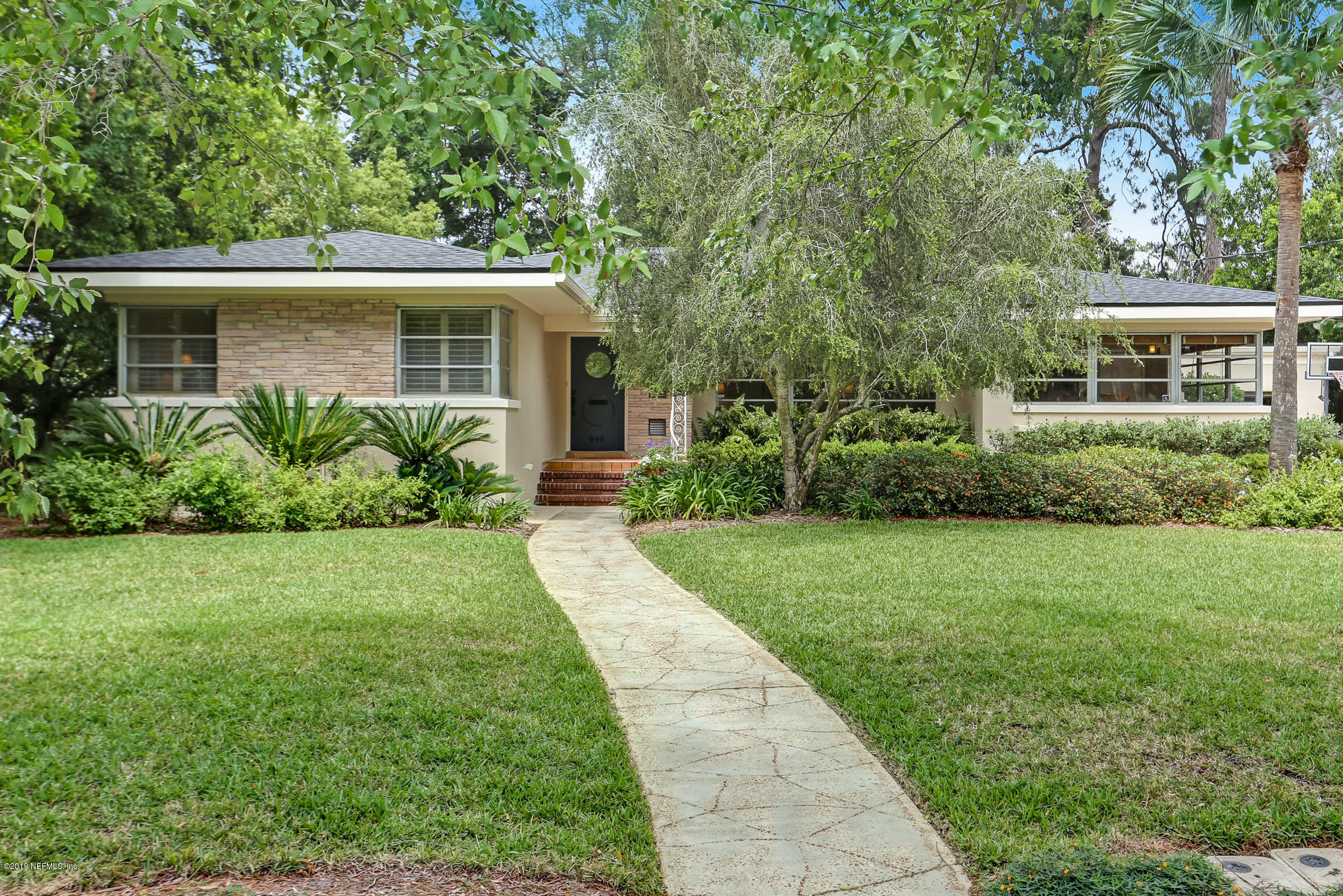 945 Mapleton Terrace Jacksonville, FL 32207 - Photo 1 of 45 front view of a house with a yard
