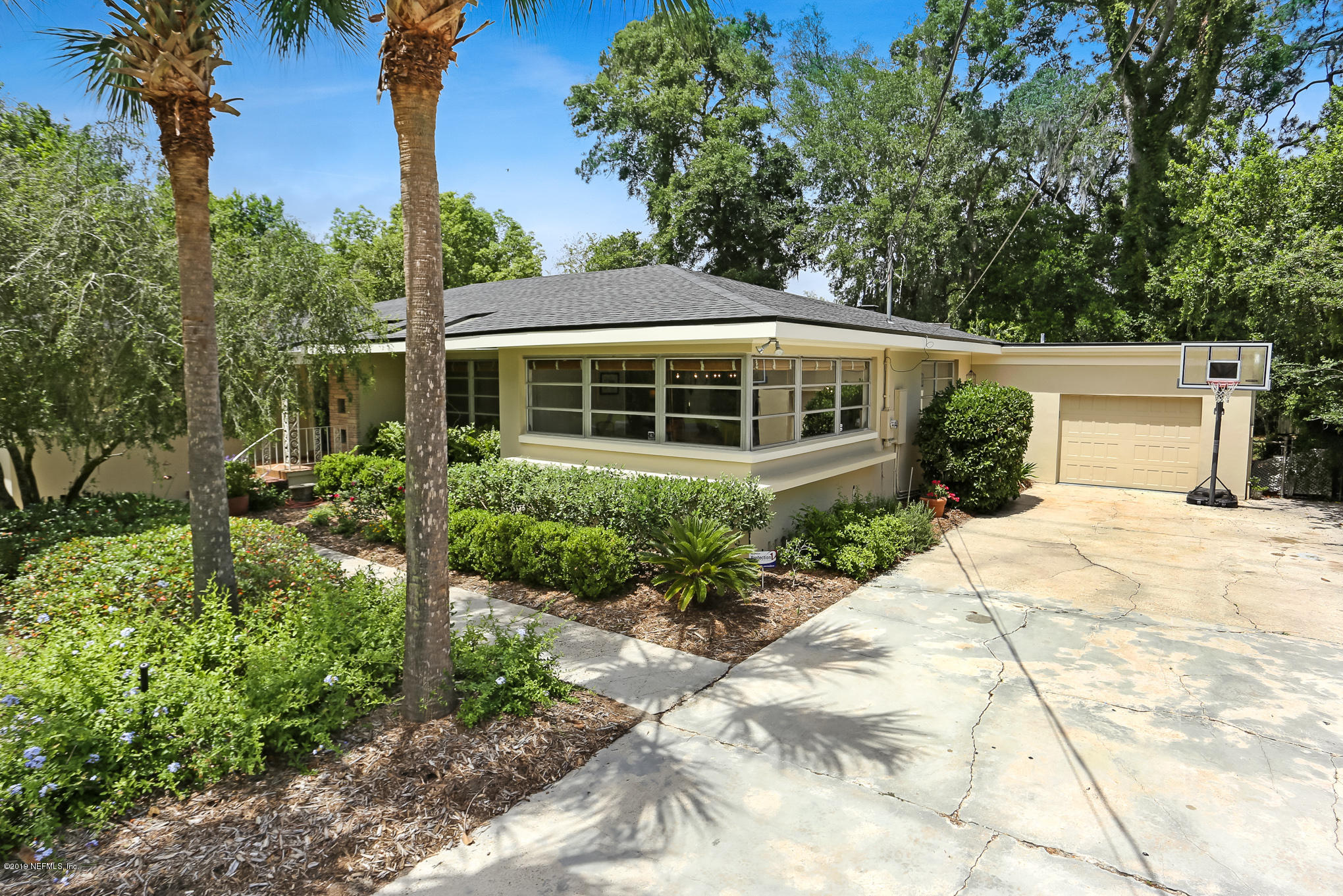 945 Mapleton Terrace Jacksonville, FL 32207 - Photo 2 of 45 a house view with a garden space