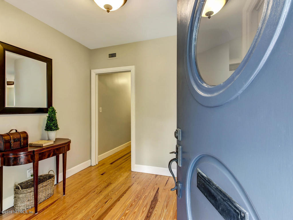 945 Mapleton Terrace Jacksonville, FL 32207 - Photo 42 of 45 a view of a hallway with workspace