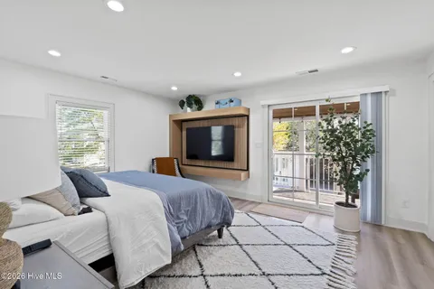 $1,500,000 | 305 Sumter Avenue, Carolina Beach, NC 28428