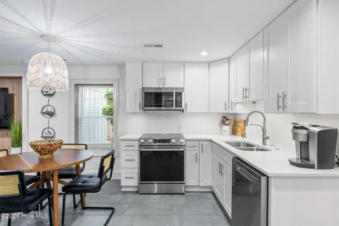 $1,500,000 | 305 Sumter Avenue, Carolina Beach, NC 28428