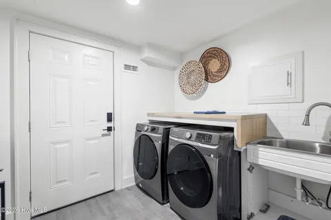 $1,500,000 | 305 Sumter Avenue, Carolina Beach, NC 28428