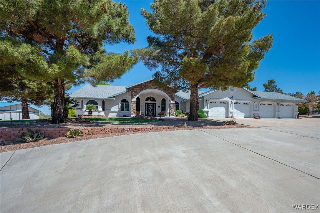 Welcome to 3516 Packsaddle Road in Kingman Arizona