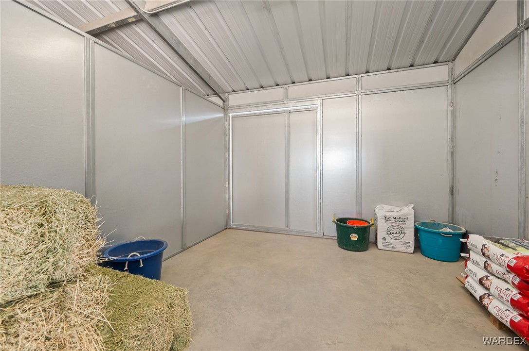 3516 Packsaddle Road Kingman, AZ 86401 - Photo 94 of 100 Barn