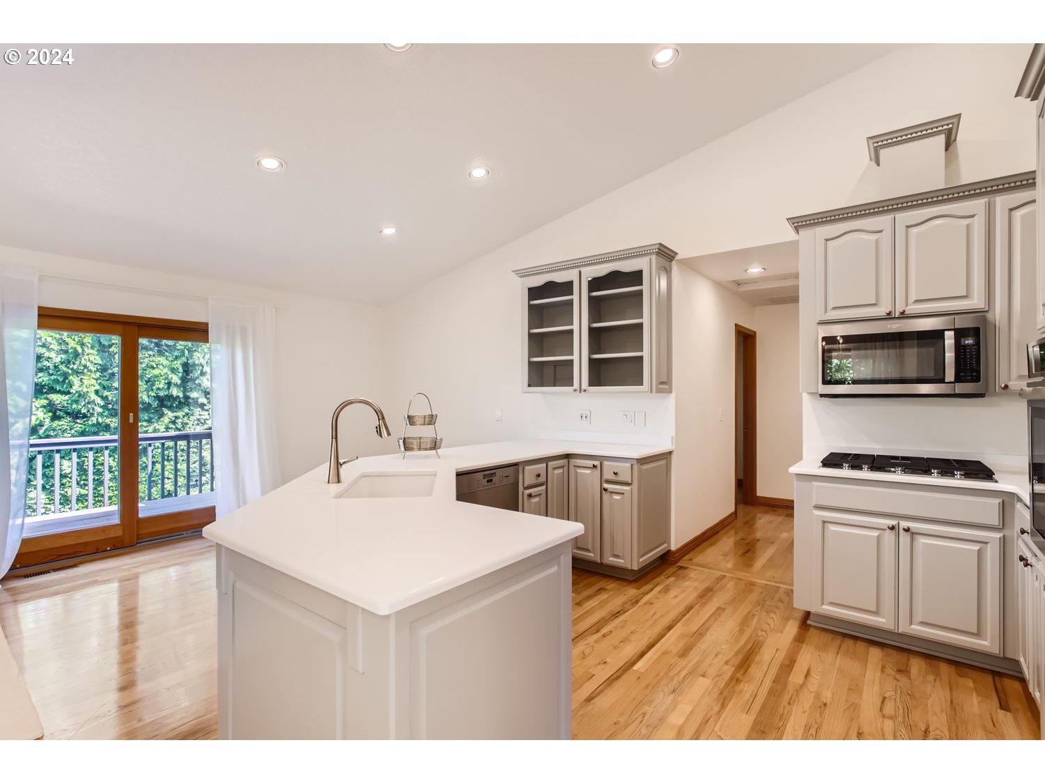 10329 Southwest Porter Street Portland, OR 97225 - Photo 8 of 27 Gallery Image 8