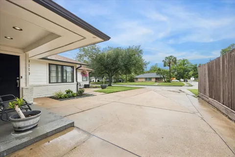$815,000 | 6230 Waltway Drive, Houston, TX 77008
