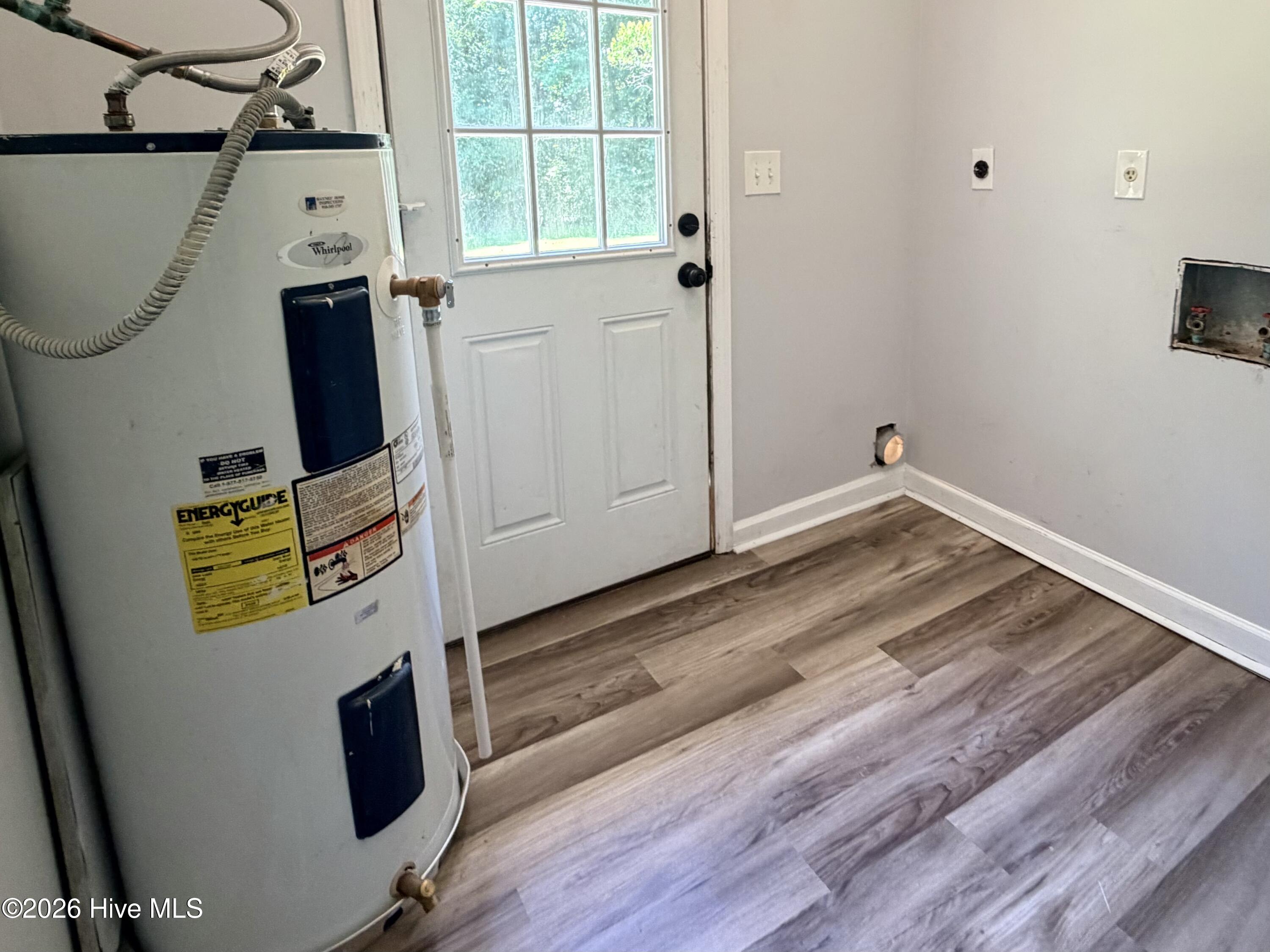 308 Sheffield Road Jacksonville, NC 28546 - Photo 18 of 22 Laundry room