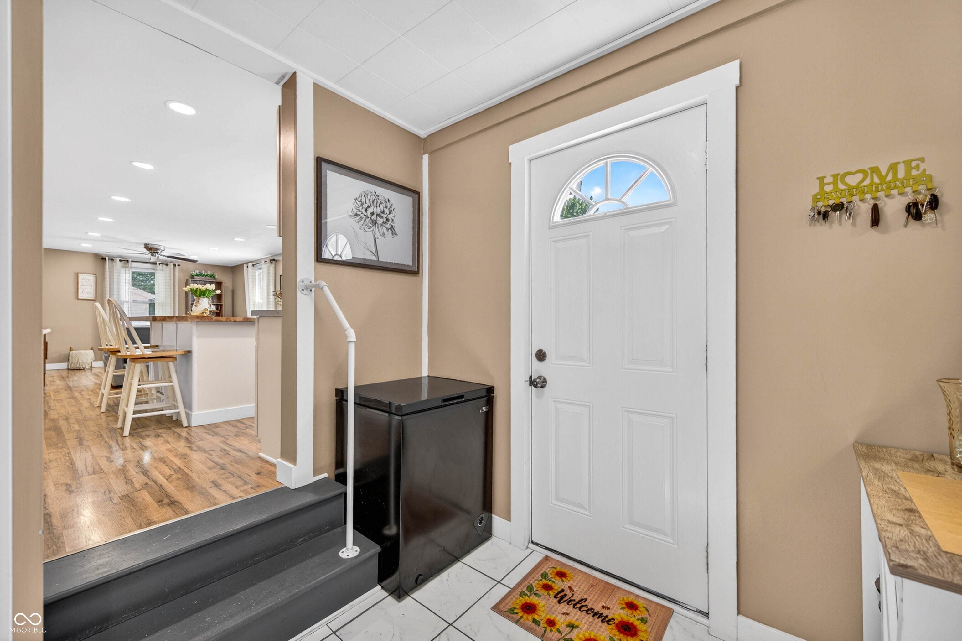 221 Della Road Columbus, IN 47203 - Photo 12 of 58