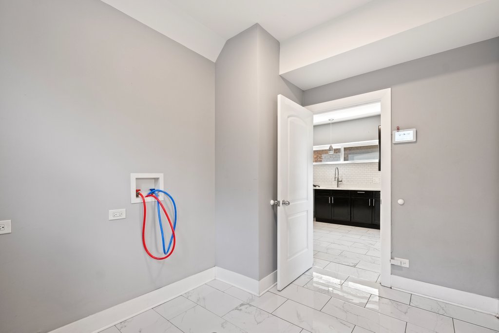 8014 South May Street Chicago, IL 60620 - Photo 18 of 50 a view of entryway with washer and dryer