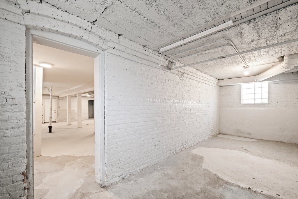 8014 South May Street Chicago, IL 60620 - Photo 43 of 50 a view of a big room with windows and closet