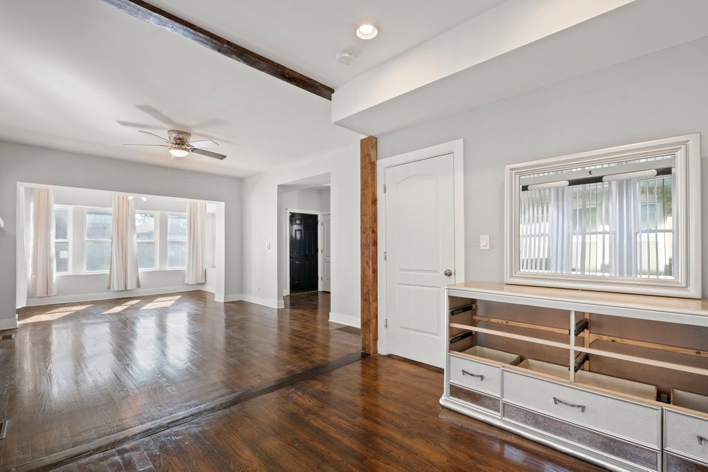 8014 South May Street Chicago, IL 60620 - Photo 9 of 50 a view of an empty room with a window
