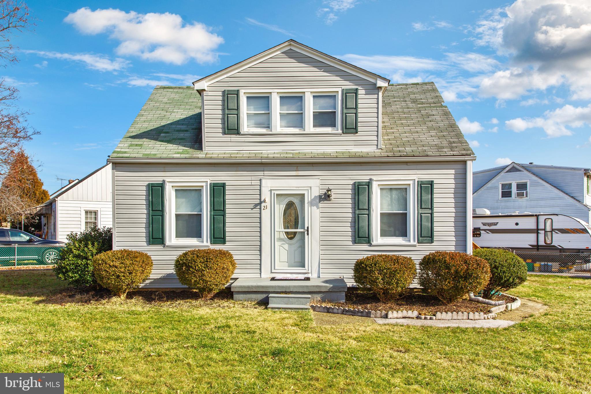 21 Crafton Road Essex, MD 21221 - Photo 1 of 35 Gallery Image 1