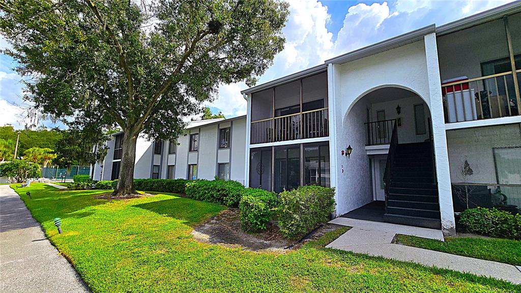 1109 Pine Ridge Circle West, Unit C1 Tarpon Springs, FL 34688 - Photo 4 of 50 a front view of a house with garden