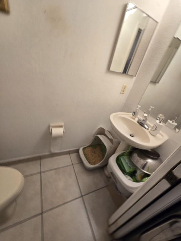 8930 West Flagler Street, Unit 221 Miami, FL 33174 - Photo 5 of 16 a bathroom with a sink and a mirror