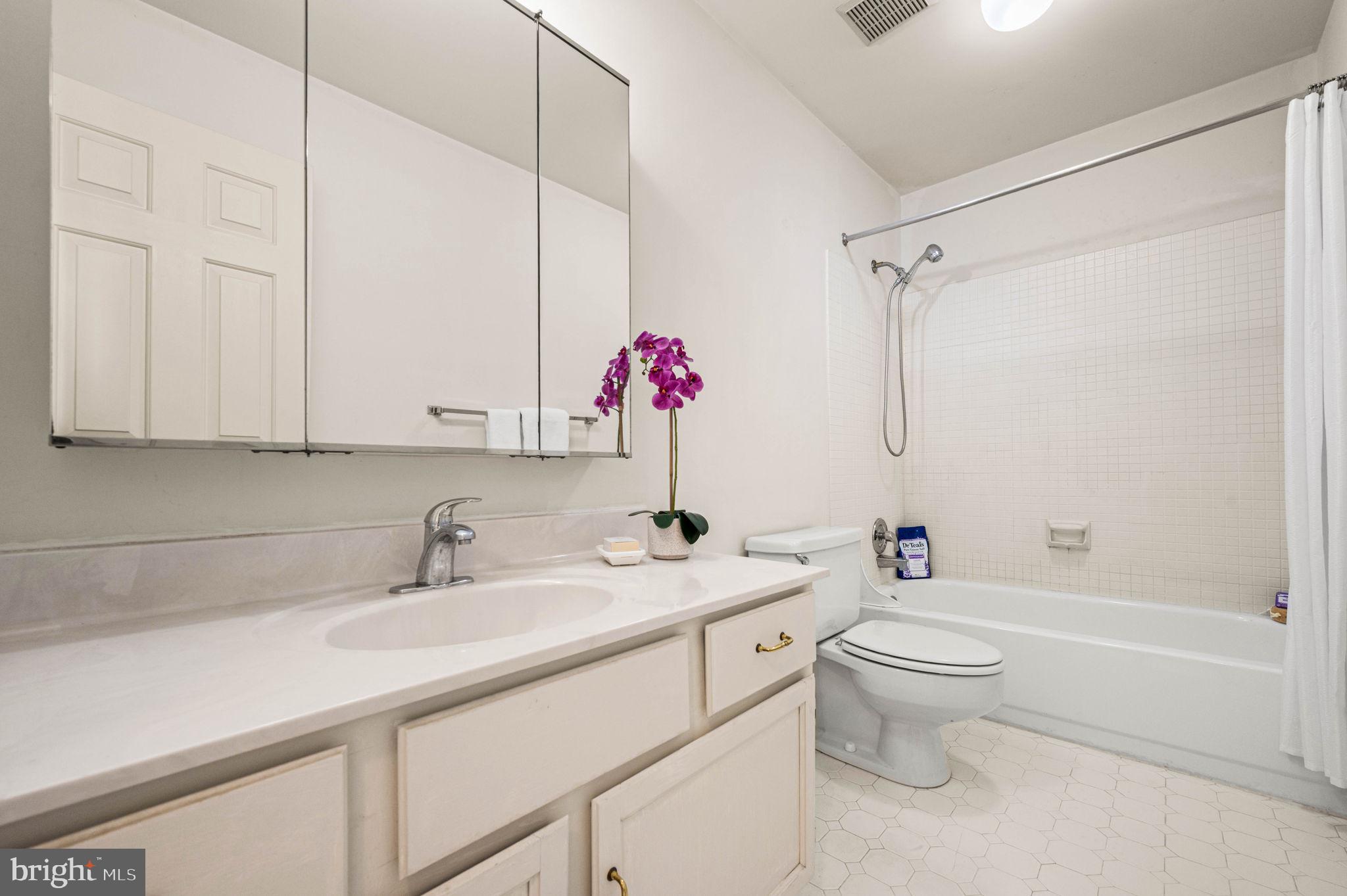 10 Llanfair Road, Unit 9 Ardmore, PA 19003 - Photo 25 of 32